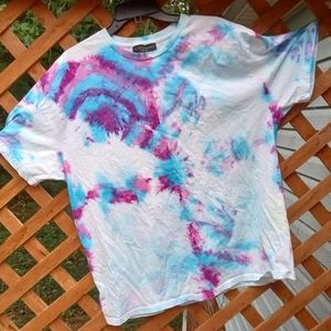 Tie-die No boundaries Size Med runs big, pink blue purple